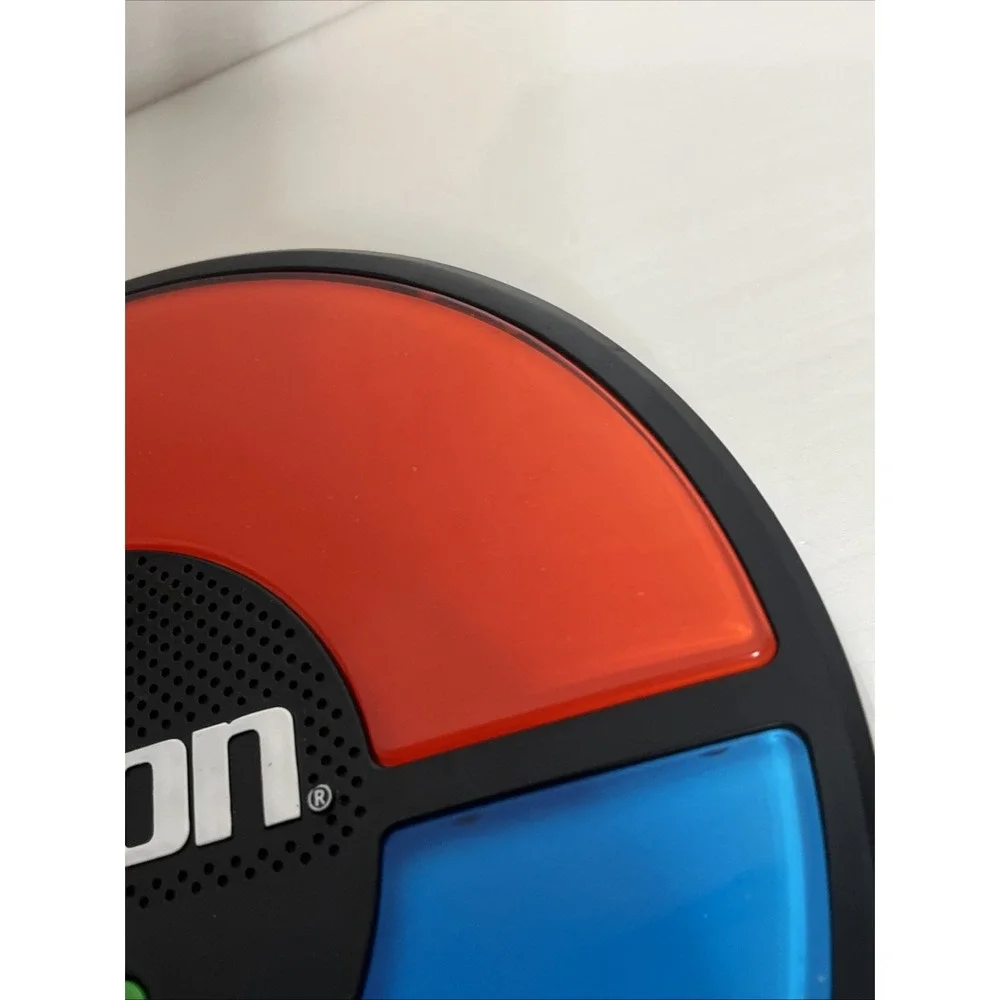 2013 Simon Says Electronic Game Hasbro Classic Toy